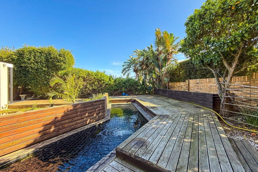 5 Bedroom Property for Sale in Plattekloof Western Cape
